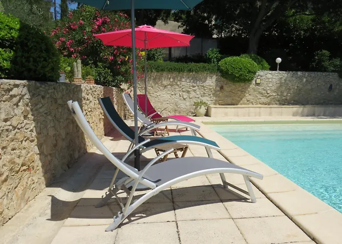 Konukevi Le Castel 3*